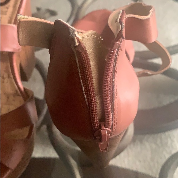 ❄️WINTER SALE PRICE $20❄️ Tan Platform Sandal - Picture 8 of 10